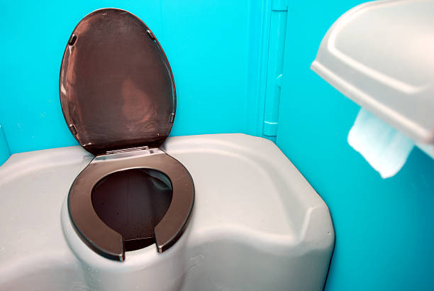 Best Portable restroom trailer rental  in Creve Coeur, MO