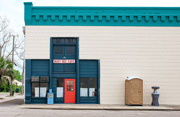 Best Porta potty delivery and setup  in Creve Coeur, MO